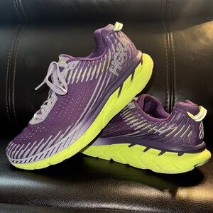 Women’s Hoka Clifton 5 Purple  Size 8.5  USED